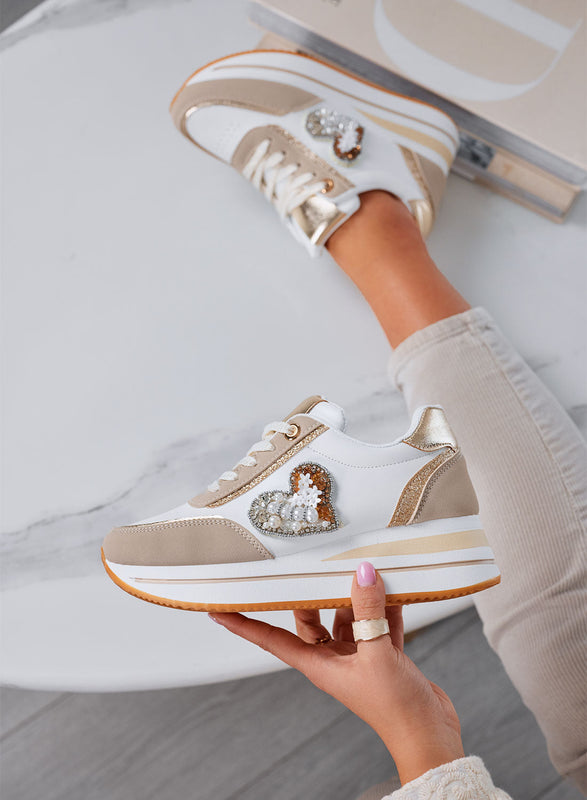 LORELLA - Zapatillas beige con aplicación de joya en forma de corazón