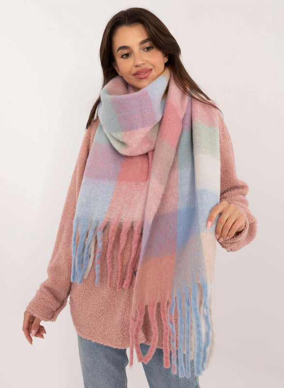 Bufanda oversize en tonos rosa y azul