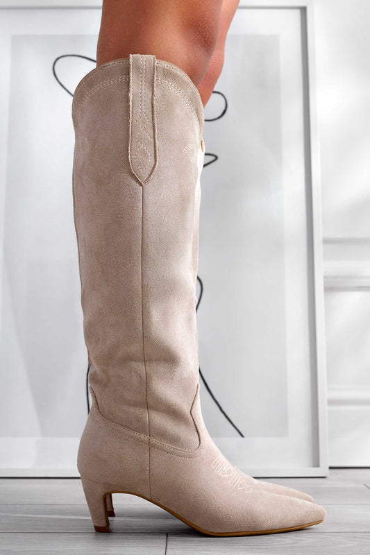 Botas beige de ante con tacón de aguja