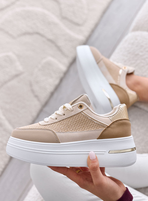 SONIA - Zapatillas color barro con inserciones de tejido laminado dorado