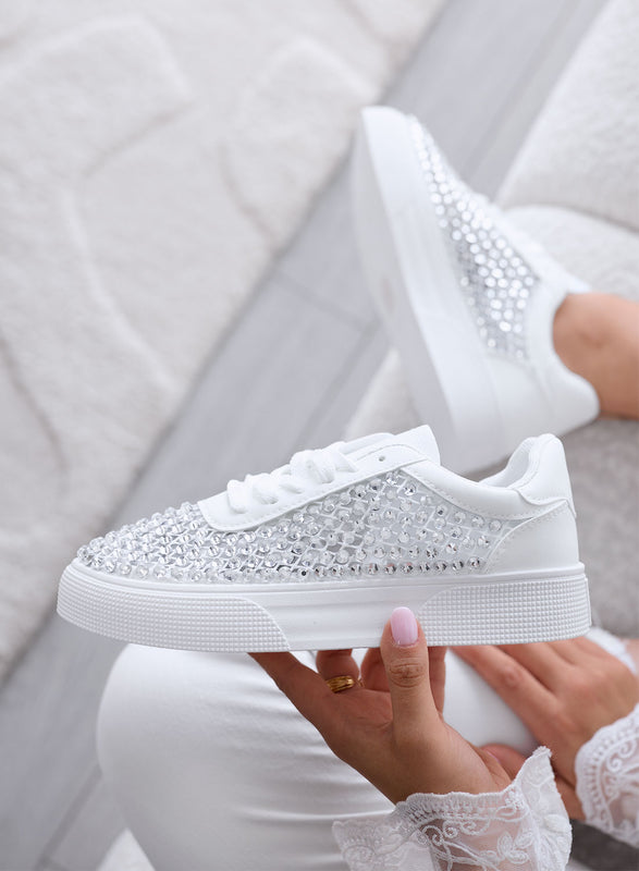 CASSANDRA - Zapatillas Blancas con Strass y Detalles Brillantes