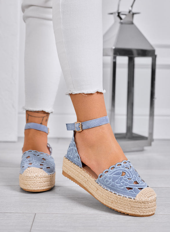 CRISTY - Espadrilles azules bordadas con cinturón al tobillo y suela platform de cuerda