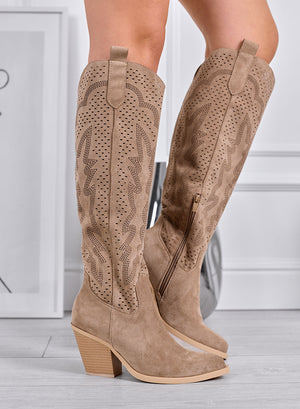 JANINE - Botas altas tejanas taupe troqueladas con tacón medio