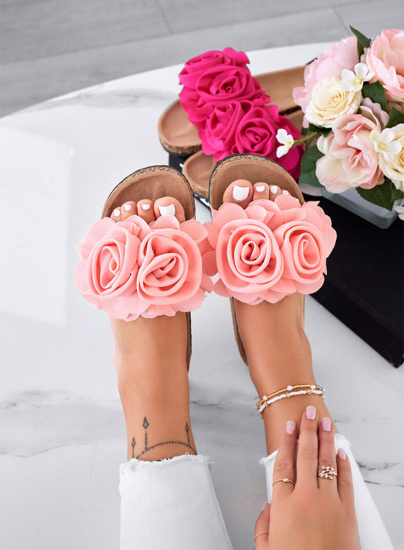SUMMER - Sandalias rosas tipo chancla con flores aplicadas