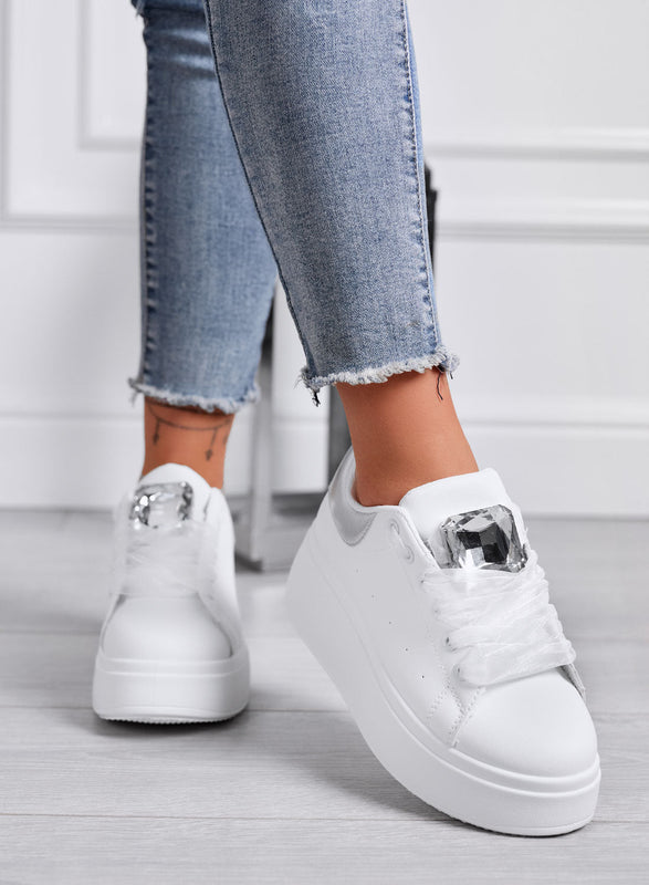 OLIVIA - Zapatillas Platform Blancas con Detalle de Joya