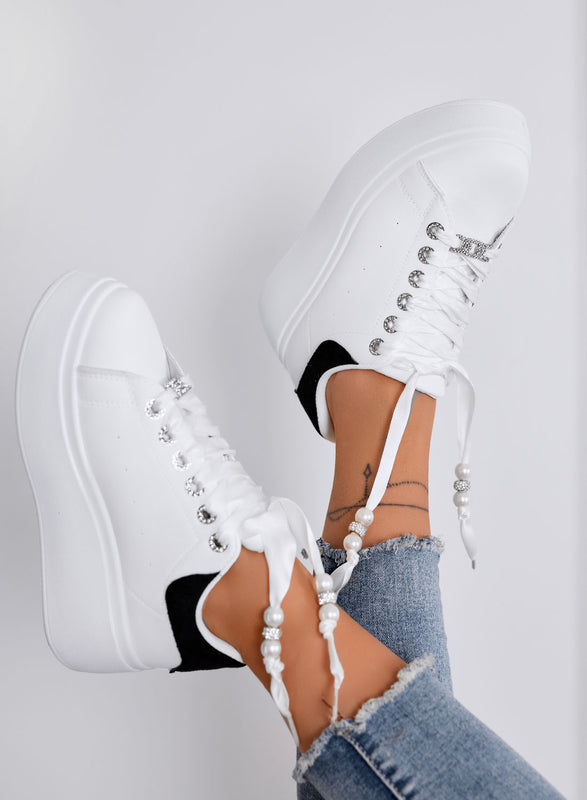 CARTER - Baskets plateforme blanches avec arrière noir et lacets en satin et perles