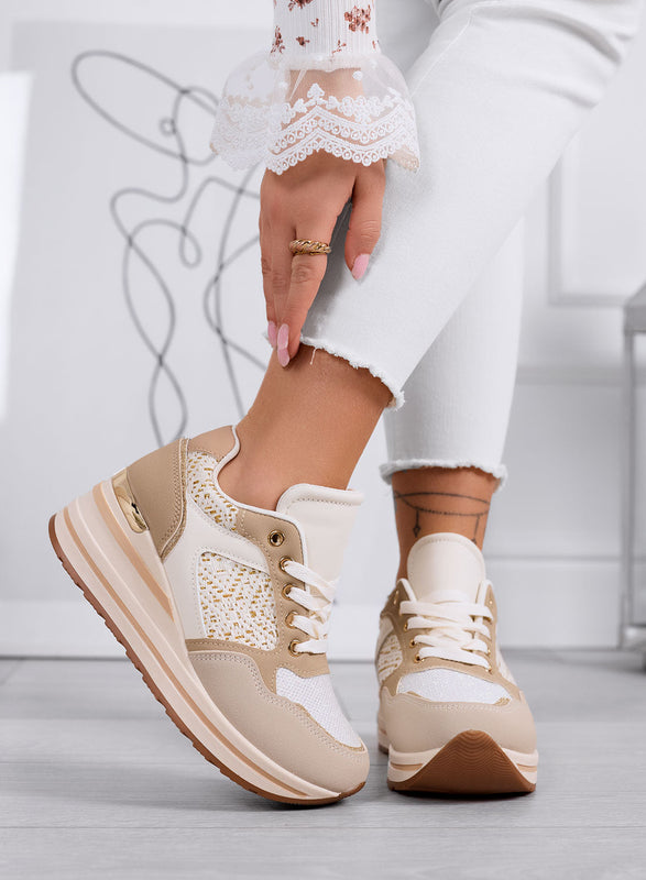 ELLY - Zapatillas beige con cuña y detalles bordados