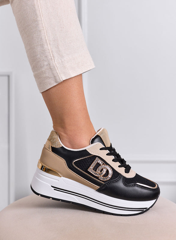 ESTER - Zapatillas negras con plataforma, detalles dorados y logotipo joya