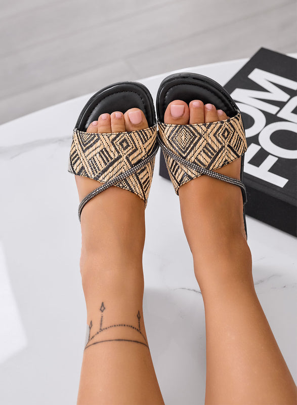 BENEDETTA - Black flat sandals with braided strap