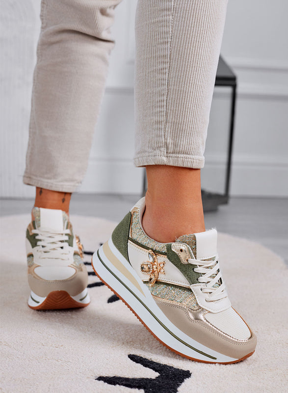 CARMEN - Zapatillas verdes con aplique de joya dorado