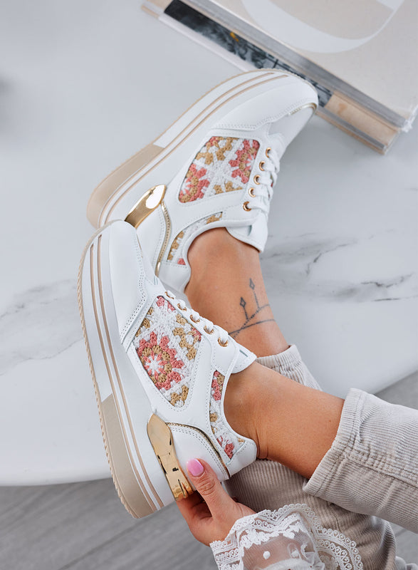 SUSY - White sneakers with embroidered inserts