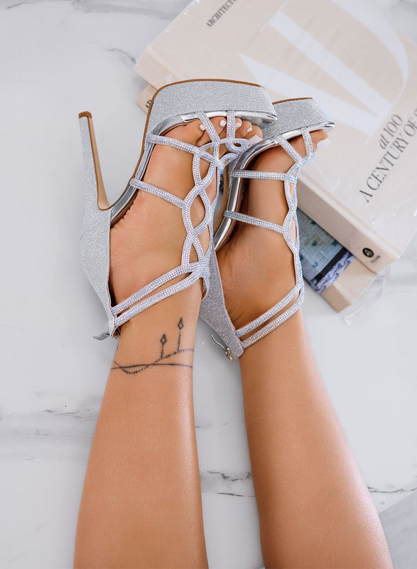 CHLOEE - Sandalias plateadas con tacón alto y strass iridiscentes