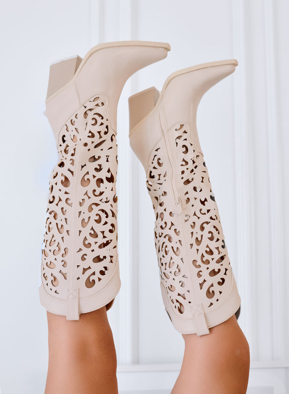 SETH - Beige perforated Texan boots with wide heel