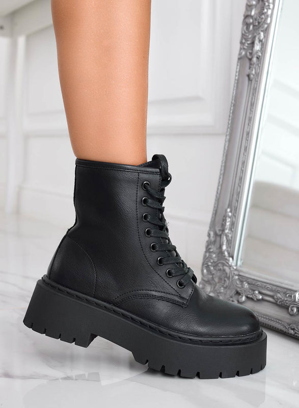 YARA - Bottines noires style rangers à lacets Alexoo