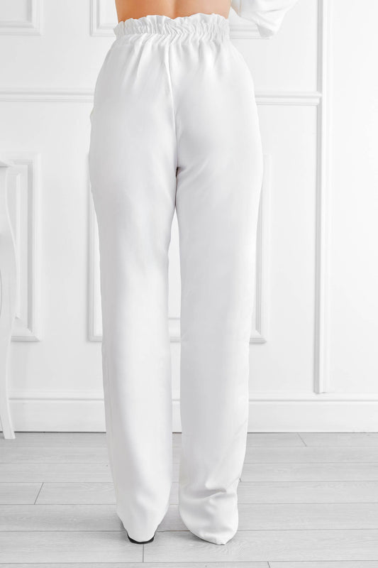 Pantalón blanco con muelle y cordón en la cintura