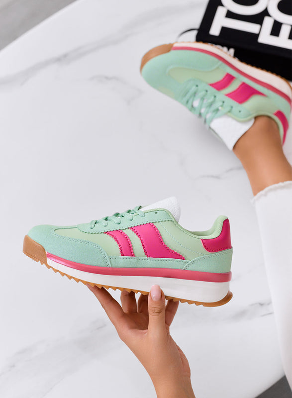 BIELLA - Zapatillas verdes de tela con detalles fucsia y suela de goma