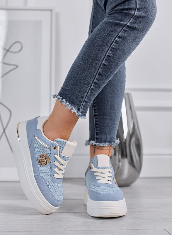 CLARA - Zapatillas azules con plataforma, inserciones trenzadas y detalles dorados