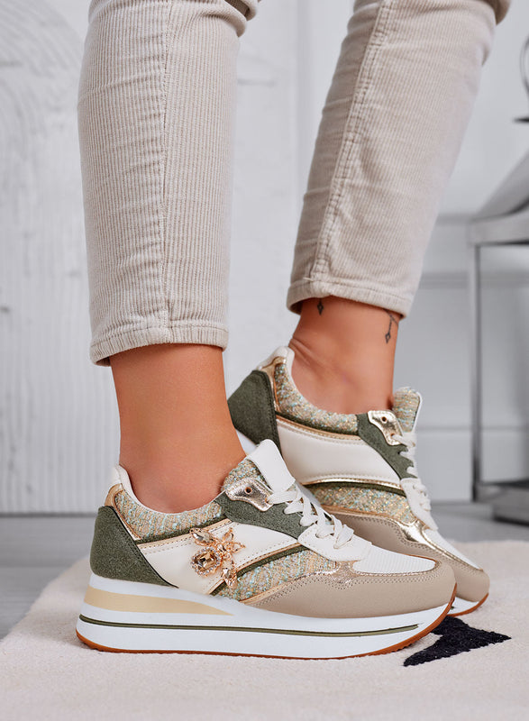 CARMEN - Zapatillas verdes con aplique de joya dorado