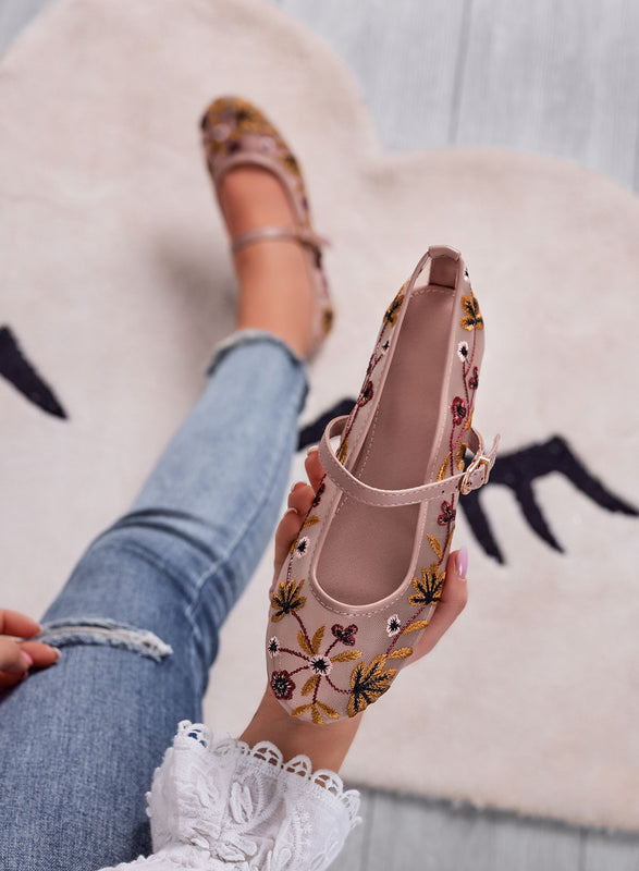 FLORA - Bailarinas rosas de tul bordado con correa y detalles florales