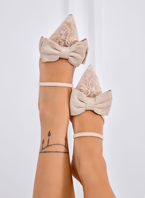 INFINITY - Salones beige de punta con lazo y perlas bordadas