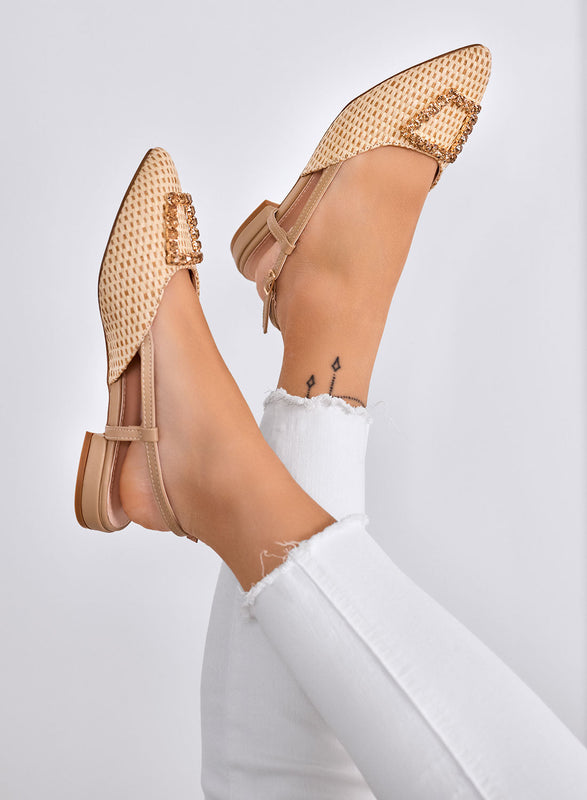 JONES - Bailarinas beige slingback con punta en V y broche joya