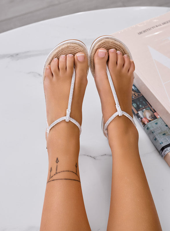 MELANY - Sandalias de dedos planas Alexoo con plantilla de cuerda blancas