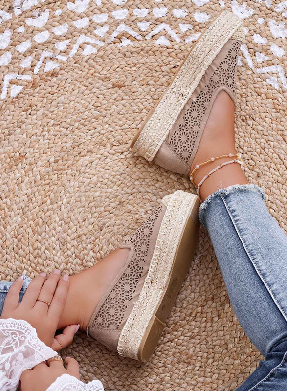 Espadrilles brodées couleur boue avec semelle compensée