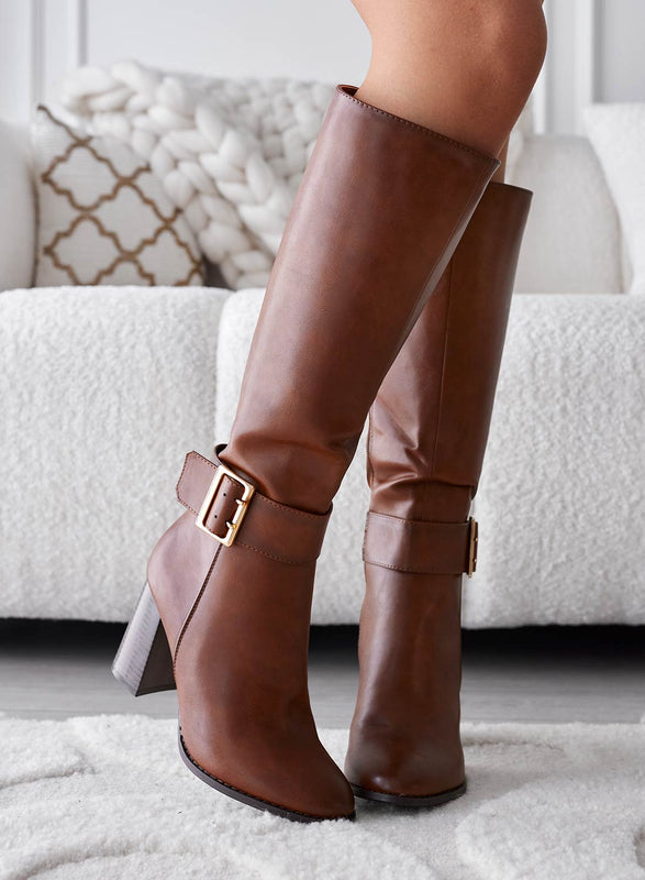 CORE - Stivali marroni al polpaccio con tacco e fibbia