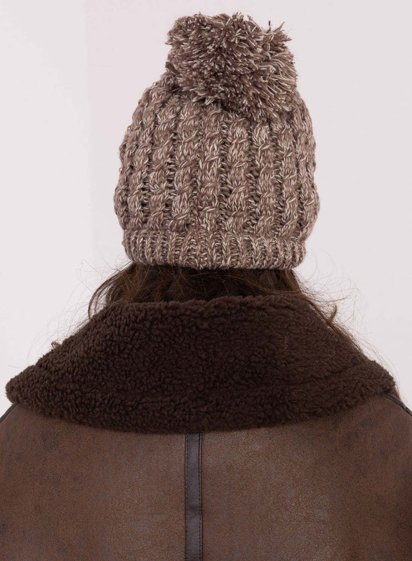 Chapeau boue matelassé avec strass et pompon