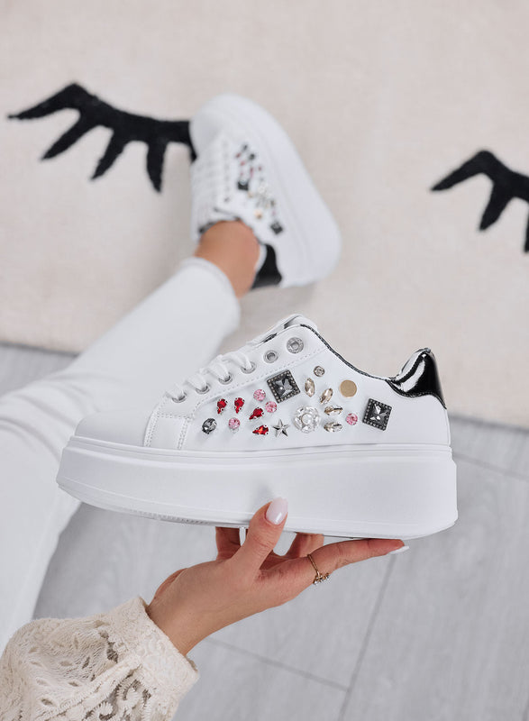 KELLY - Zapatillas blancas con cuña y aplicaciones de joyería multicolor