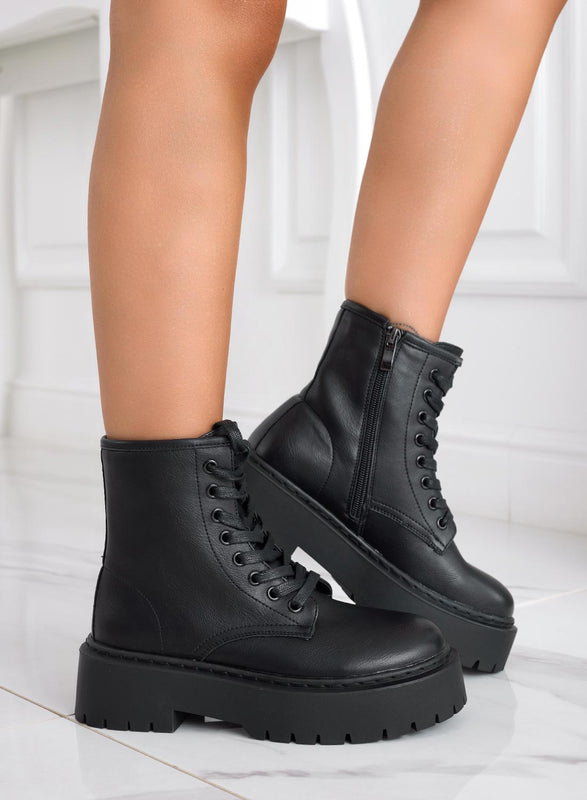 YARA - Bottines noires style rangers à lacets Alexoo
