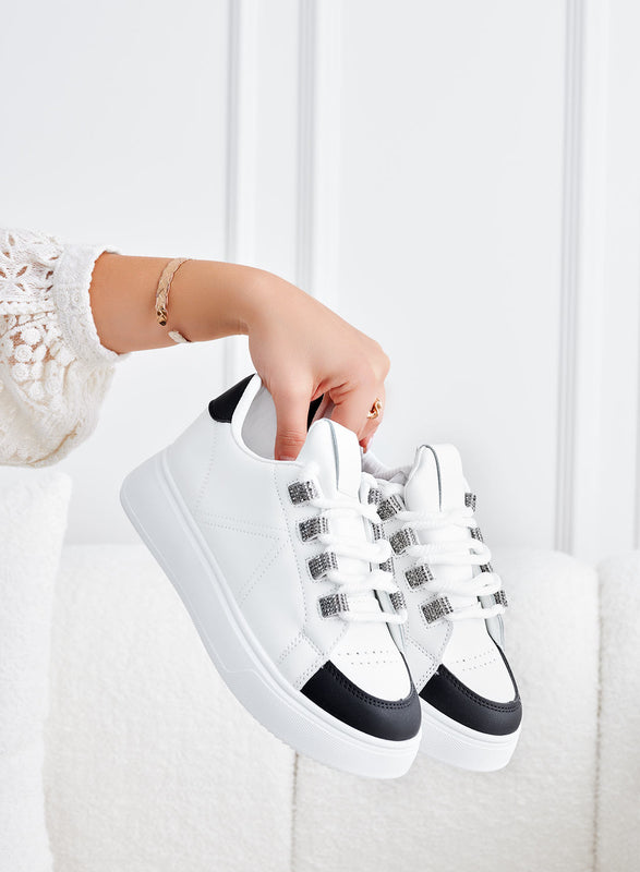 Baskets blanches et noires avec inserts en strass