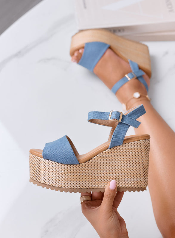SERENITY - Sandali blu jeans con zeppa e cinturino