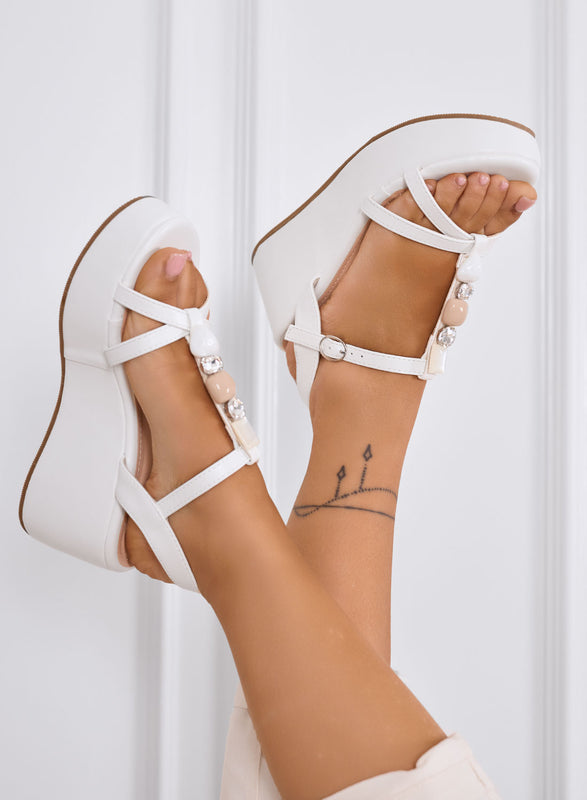 LEON - Sandalias de cuña blancas con correas y piedras joya