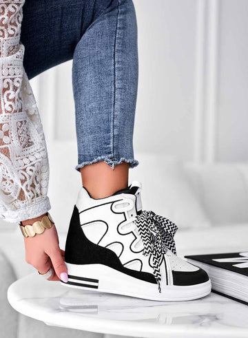 FAUNA - Zapatillas negras con cuña interna y cordones de tela