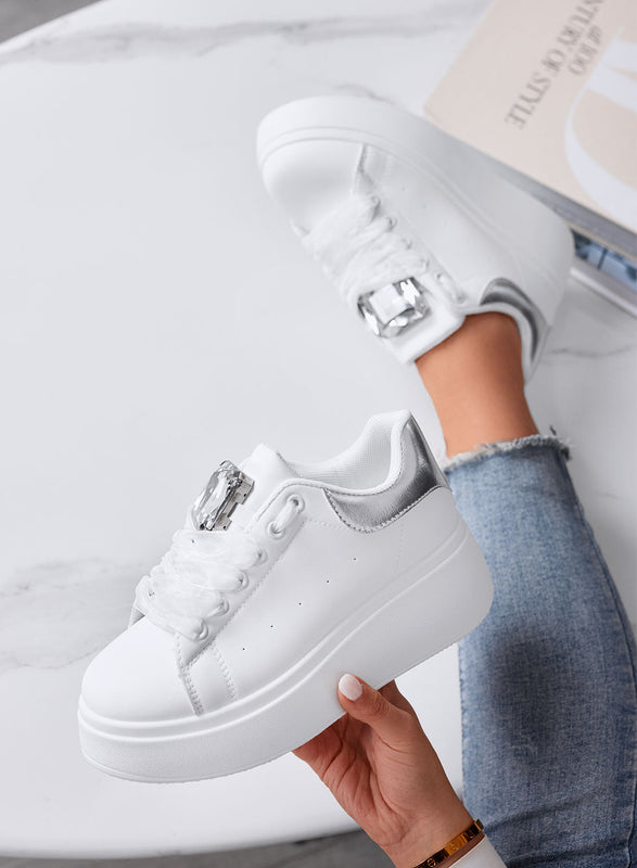 OLIVIA - Zapatillas Platform Blancas con Detalle de Joya
