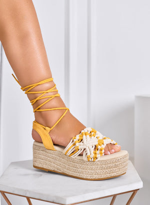 ROBIN - Sandalias alpargatas amarillas con cuña e incrustaciones de macramé