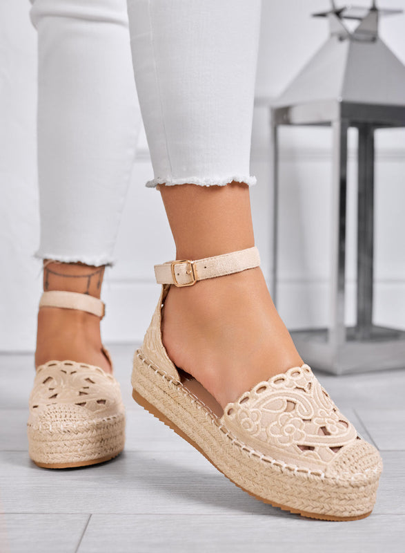 CRISTY - Espadrilles beige bordadas con cinturón al tobillo y suela platform de cuerda
