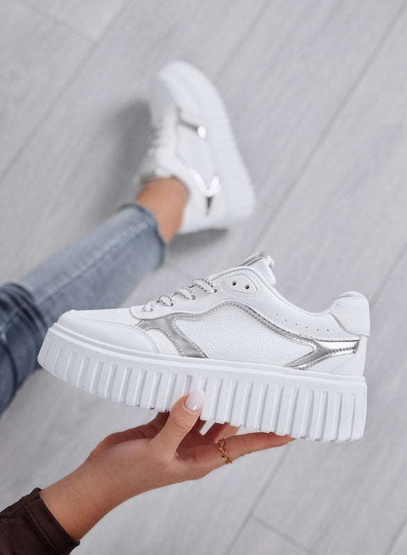 PAMELA - Zapatillas blancas con plataforma y detalles plateados