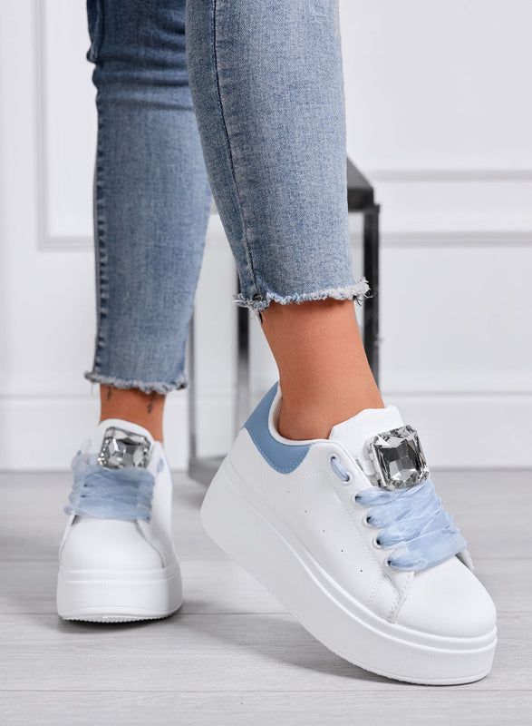 OLIVIA - Zapatillas Platform Blancas con Detalle de Joya y Cordones Azules