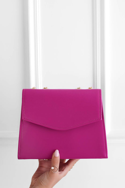 Bolso pochette B217 fucsia con cadena dorada