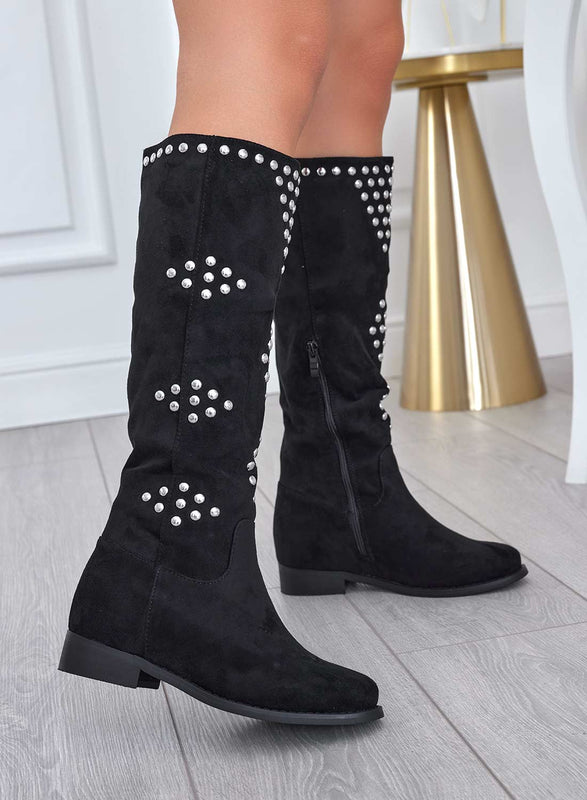 Bottes noires en daim avec clous