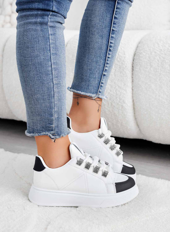 Baskets blanches et noires avec inserts en strass