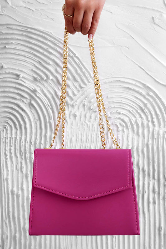 Bolso pochette B217 fucsia con cadena dorada