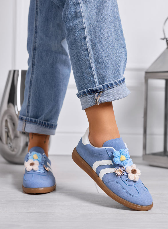 MELISSA - Blue and beige sneakers with crochet flowers