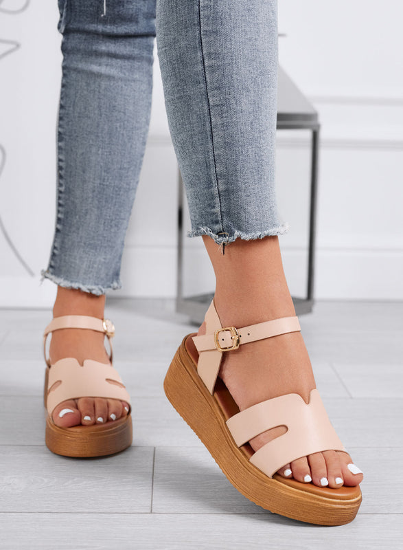 SAMUELA - Sandalias beige con cuña y correa ajustable