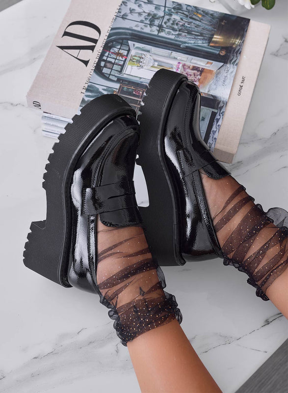 AUSILIA - Mocasines negros de charol con plataforma