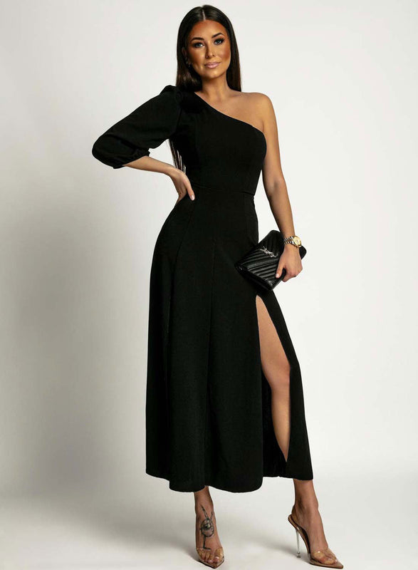 Vestido negro de un solo hombro con abertura lateral