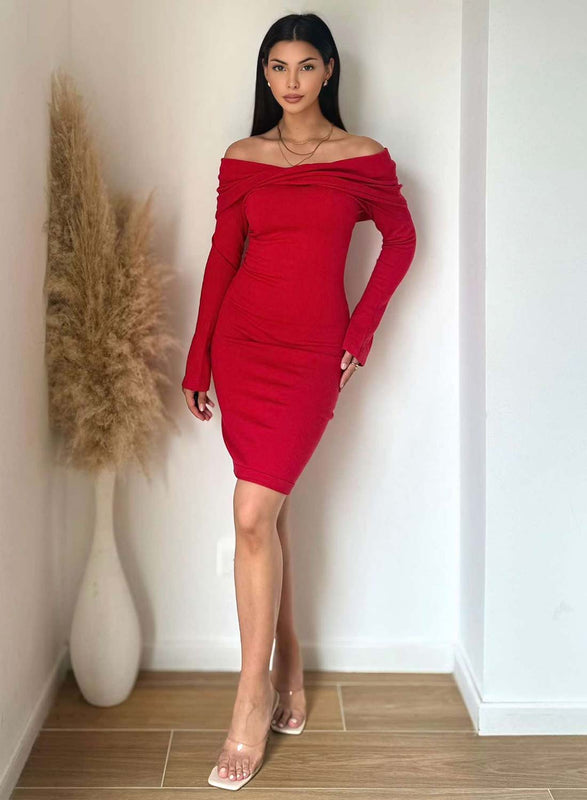 Vestido rojo de punto con escote barco