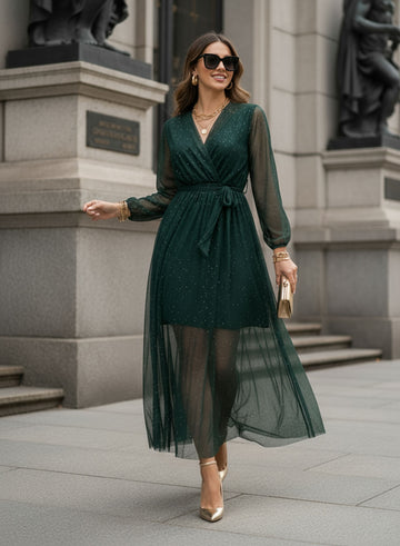 Robe longue verte en voile avec paillettes